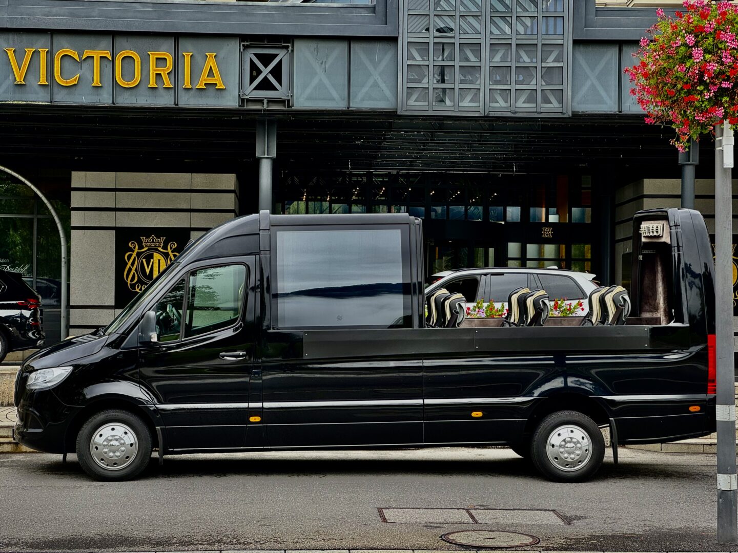 Interlaken Luxury Transfer – Mercedes Sprinter Cabrio VIP Service