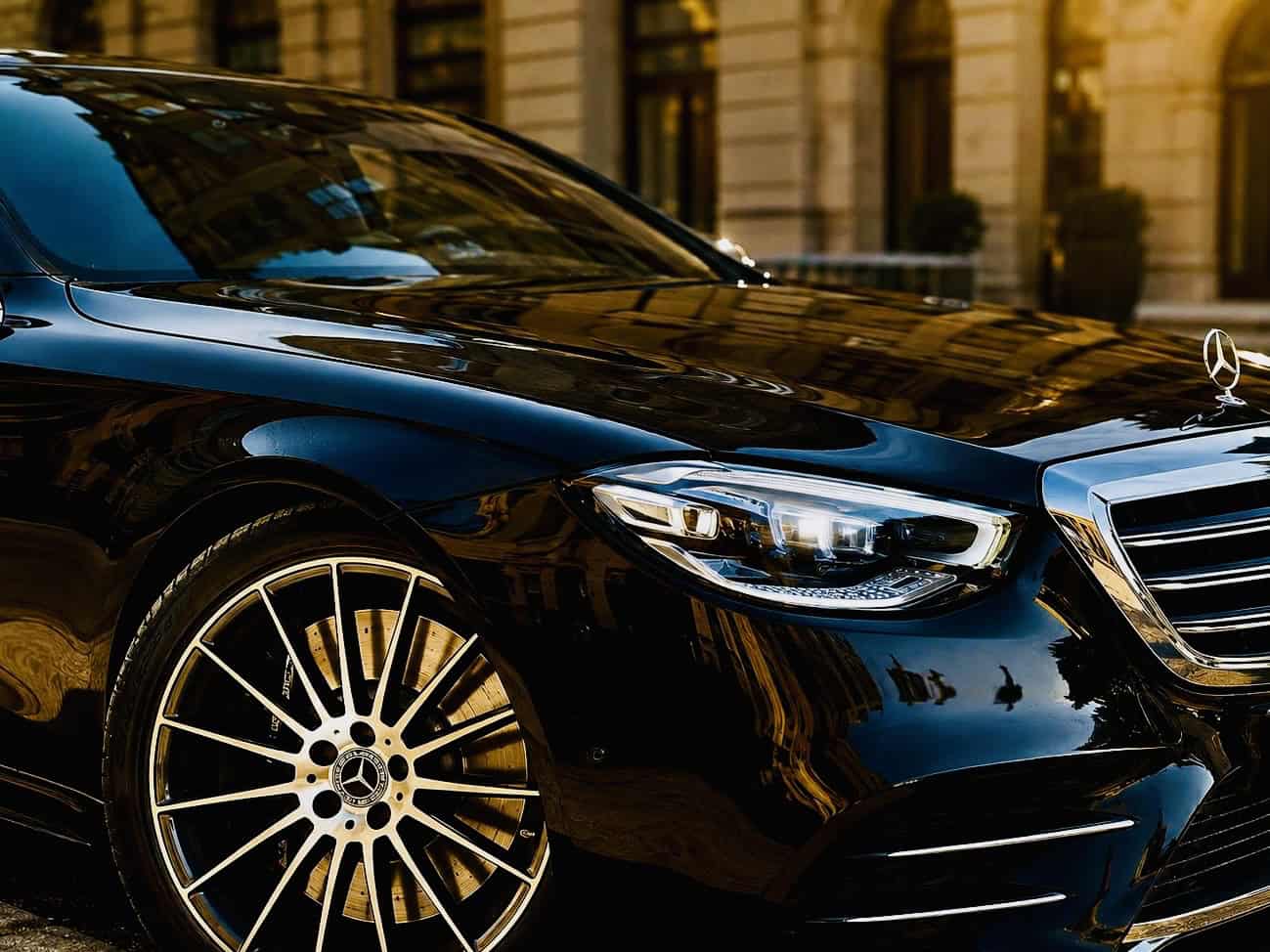 Mercedes-Benz S 450 in front of Globetransporte office in Kloten, Switzerland.