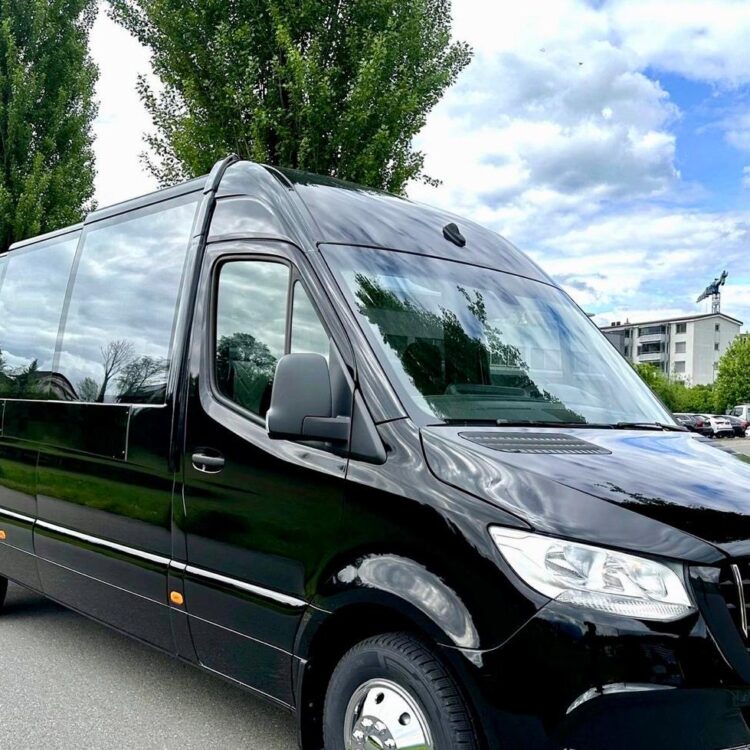 Globetransporte black Sprinter Cabriolet in Interlaken for luxury transfers