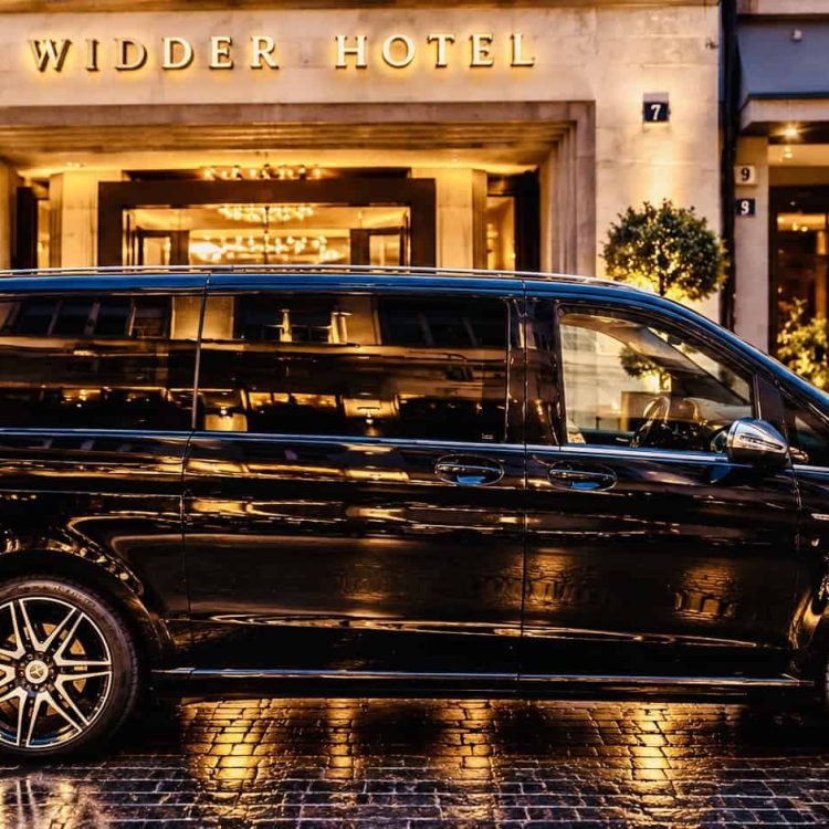 Black Mercedes-Benz V-Class 4MATIC chauffeur service waiting outside WIDDER HOTEL Zurich for a transfer to Grindelwald.